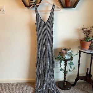 Black & White Chevron Maxi Dress - Sleeveless V-Neck